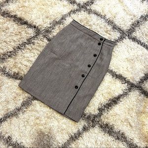 H&M Work Pencil Skirt • Gray Petterned • Black Buttons • US 4 • NWT